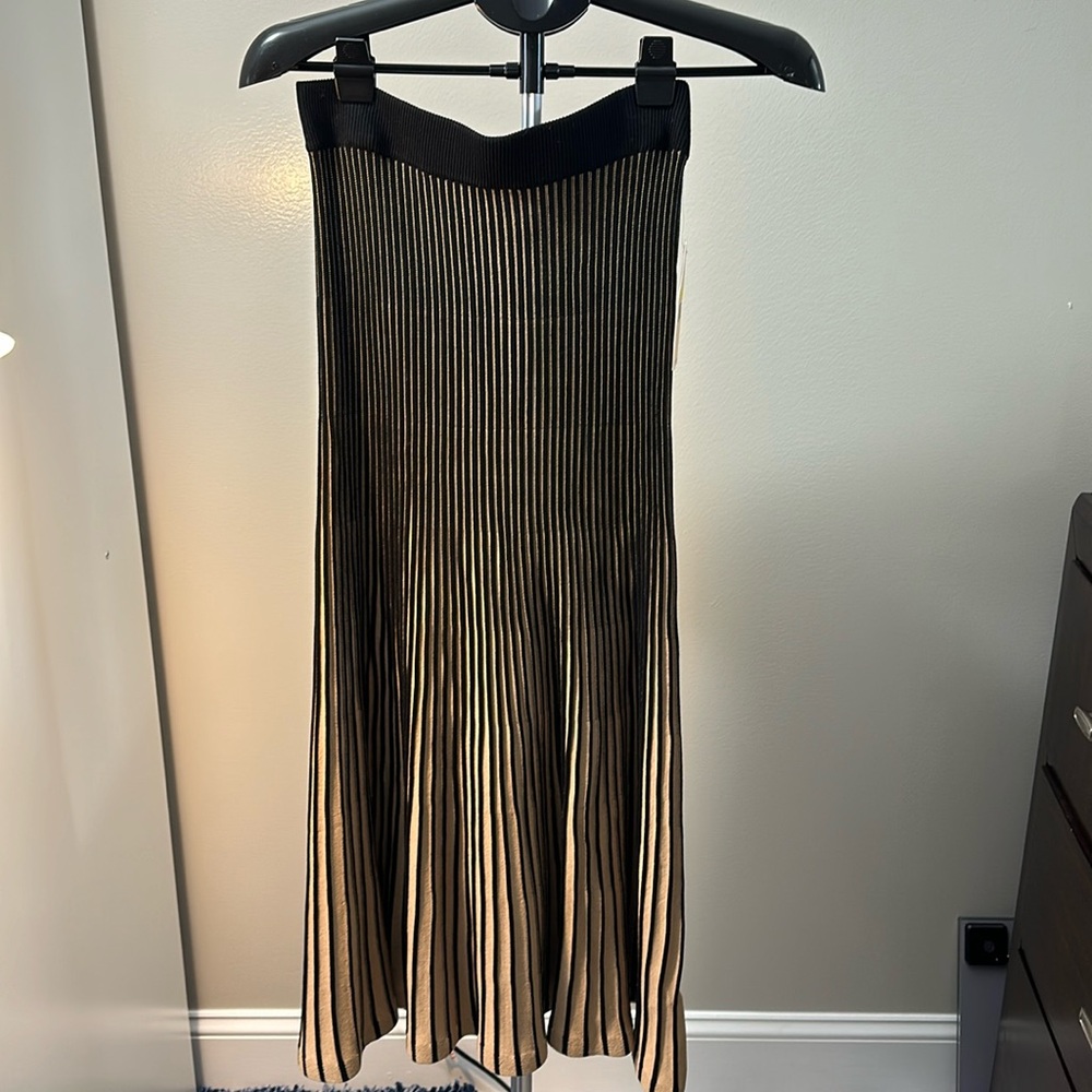 Long skirt with tag black and cream color. Size medium